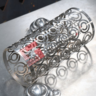 ???三卡盤激光切管機