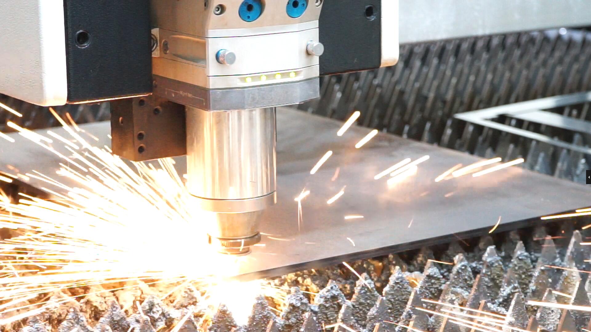 大包圍500W交換平臺光纖金屬激光切割機案例