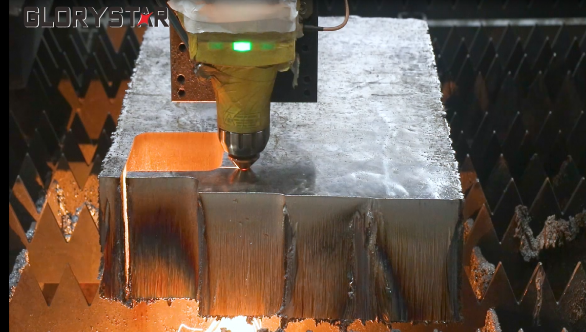 激光切割機中光纖心鏡、準直鏡、聚焦鏡的關(guān)系