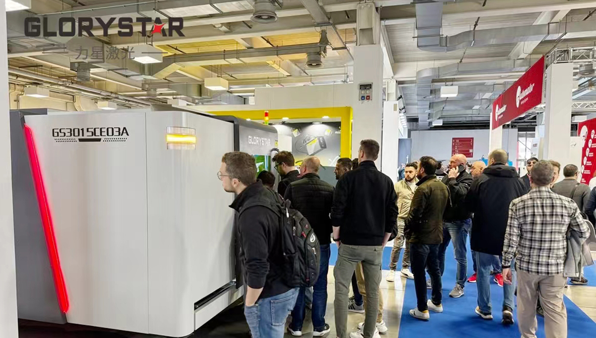 力星激光萬瓦級(jí)激光切割機(jī)亮相意大利工業(yè)展，引爆行業(yè)熱潮